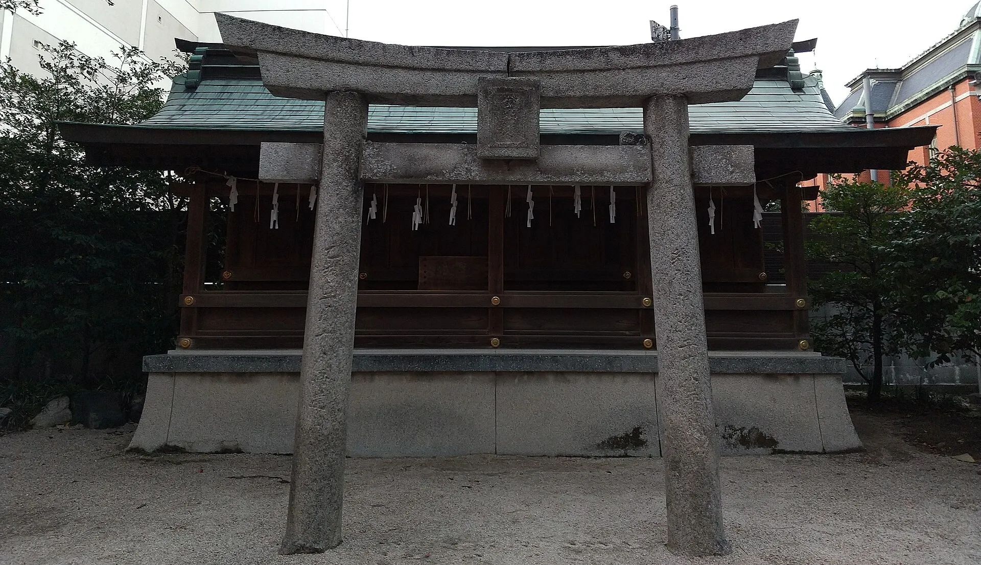 水鏡天満宮の境内に並ぶ摂社